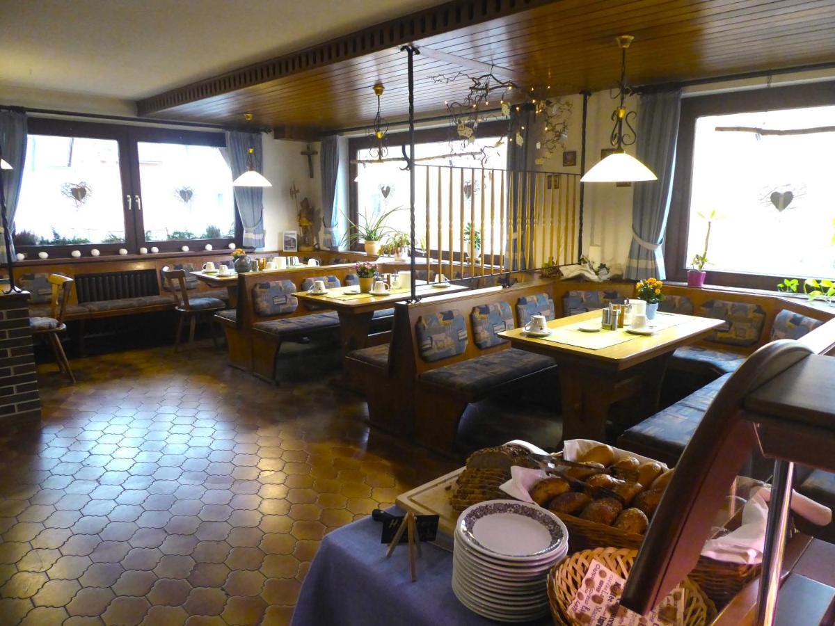 Pension Gasthof Zum Lamm Bischofsheim an der Rhoen Exterior photo
